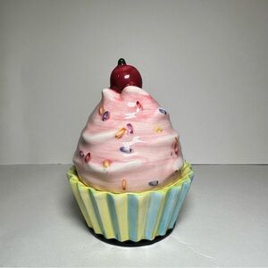 SAKURA Stacking Cupcake Salt & Pepper Shakers Set